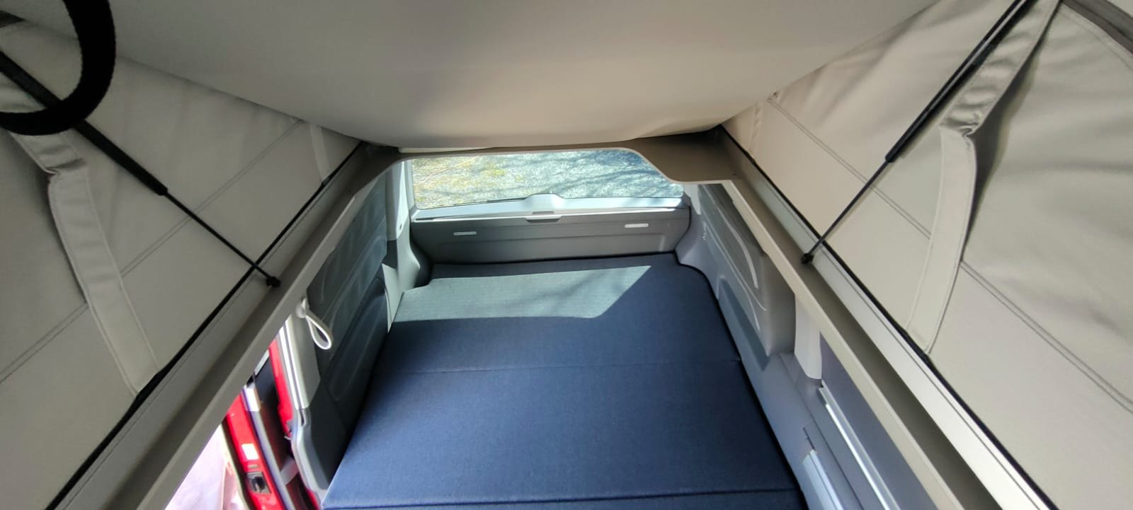 VOLKSWAGEN_california_beachcamper_lit_bas